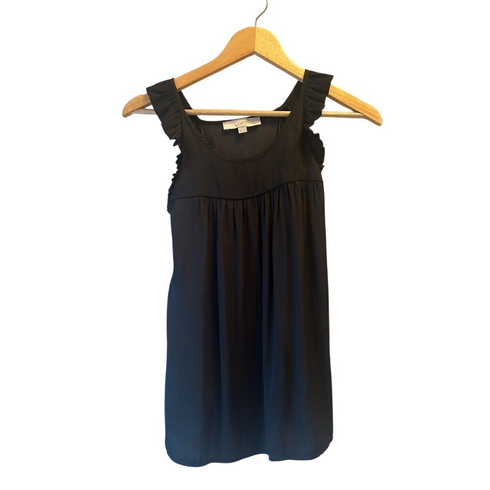 LOFT Ruffle Trim Sleeveless Blouse Womens XS Petite Black Excellent Pleated Top